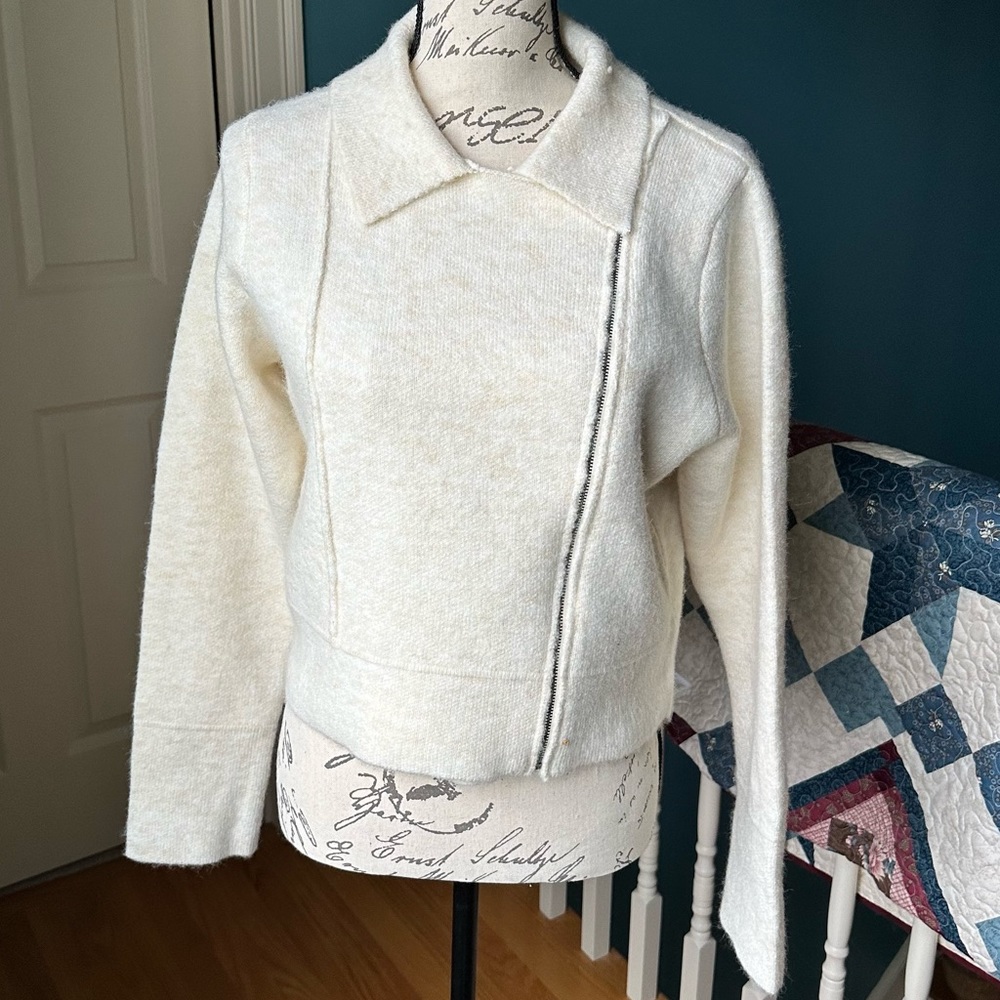 Cream William Rast Sweater Jacket Size Large💛🧸